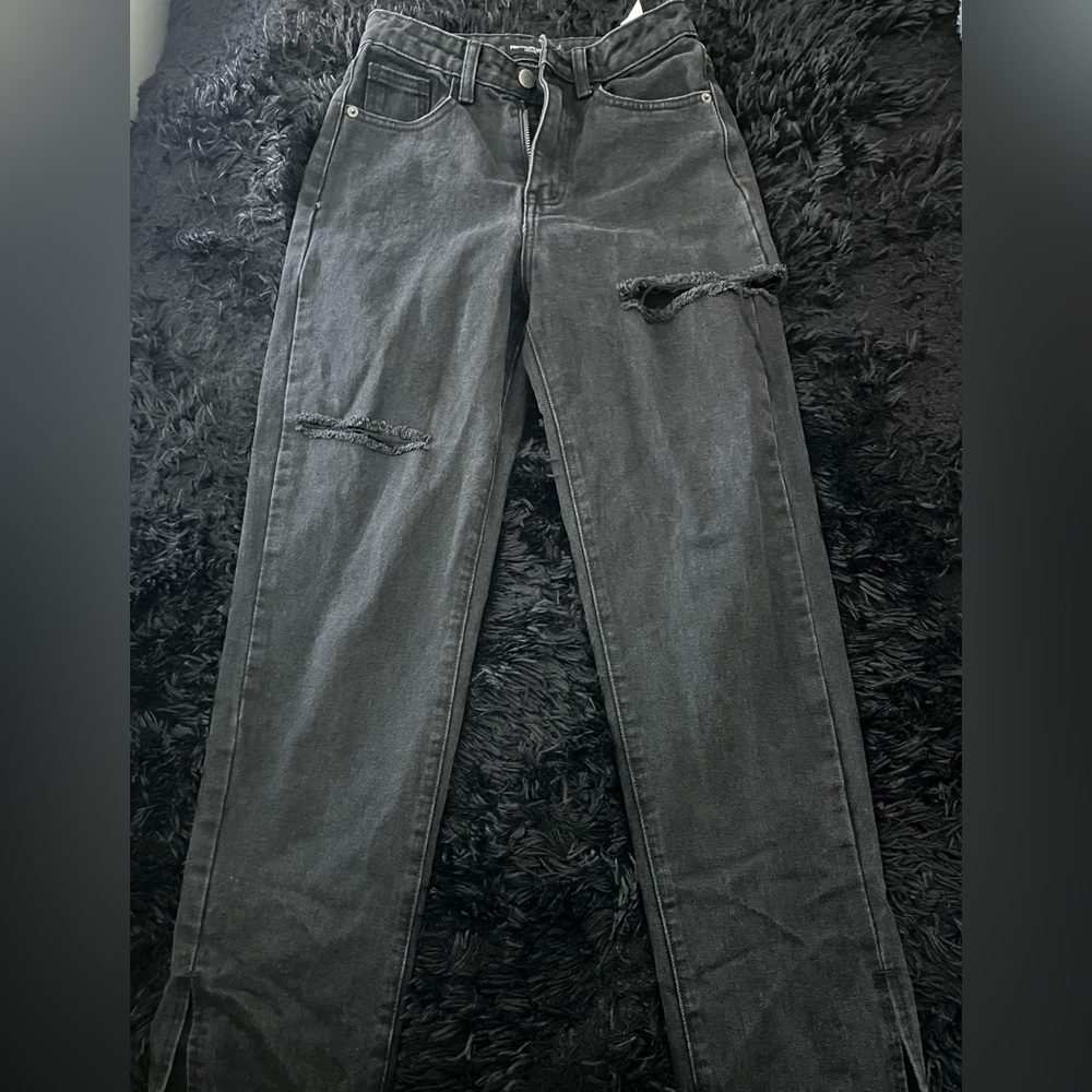 Black ripped jean